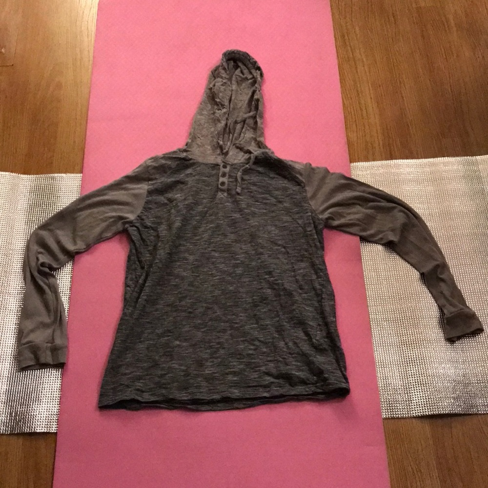 Men’s sweatshirt with hood, look great and comfort